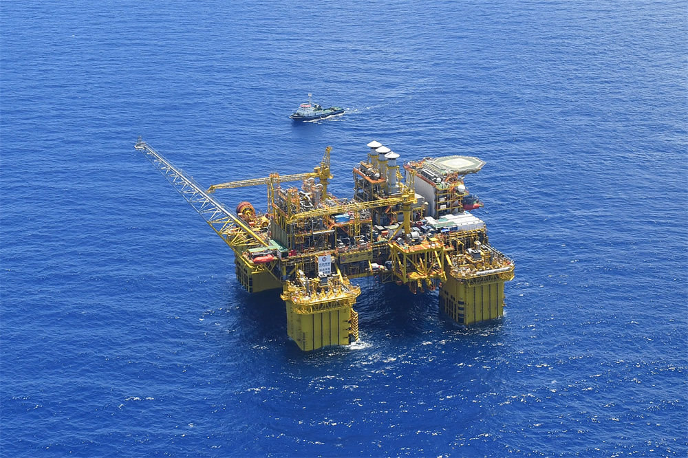 这是2021年5月12日在海南陵水海域拍摄的“深海一号”大气田。新华社记者 蒲晓旭 摄