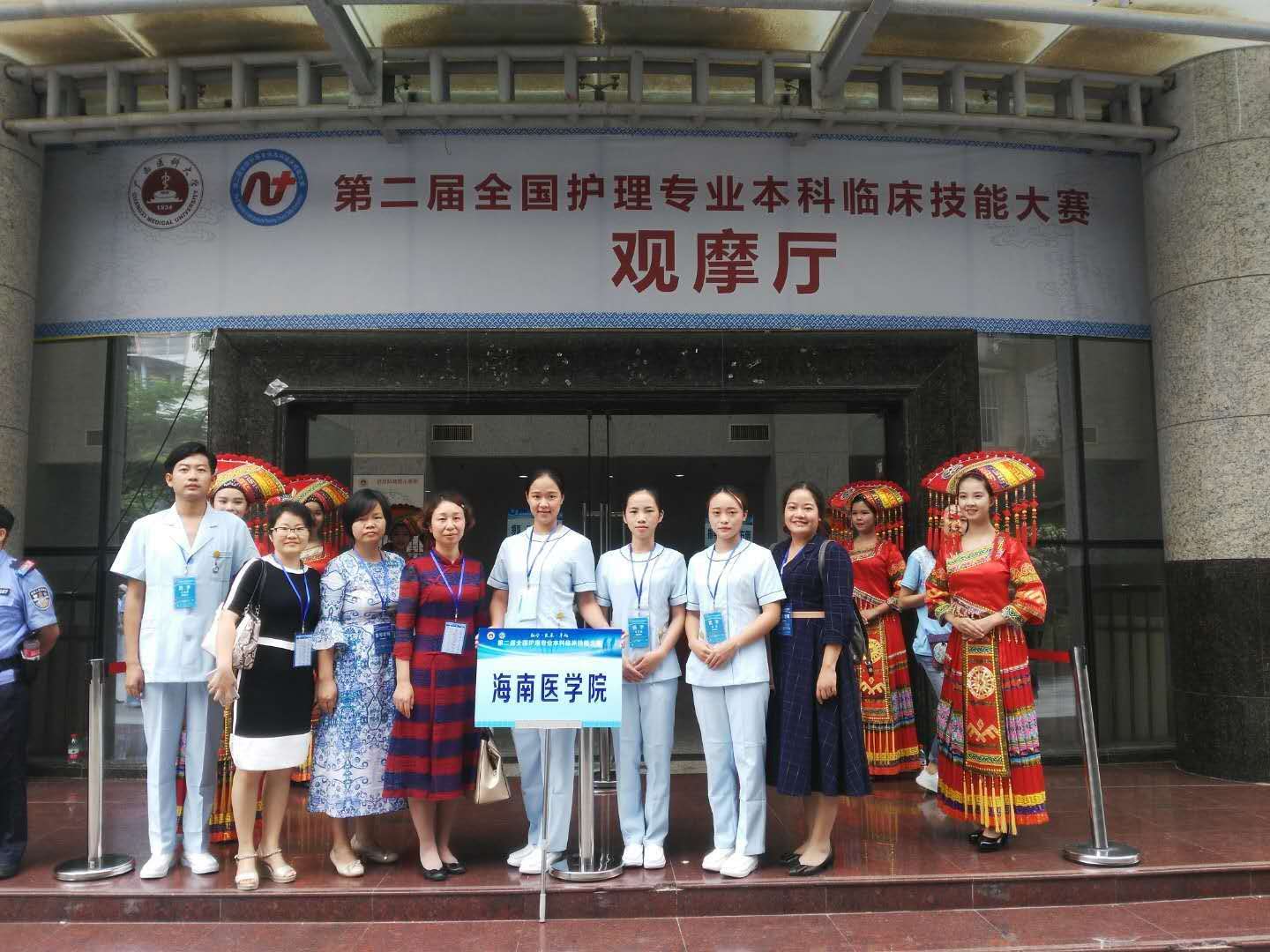 1508983623399550.jpg 参赛队员及带队老师合影.jpg