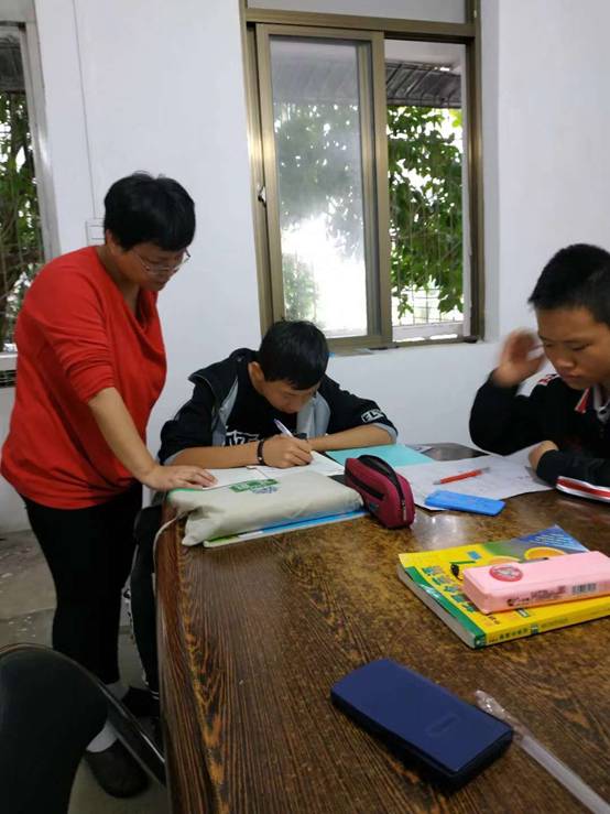 说明: E:\离退休工作部\2018\上网材料\相片\孩子学习相片\微信图片_20181224085022.jpg